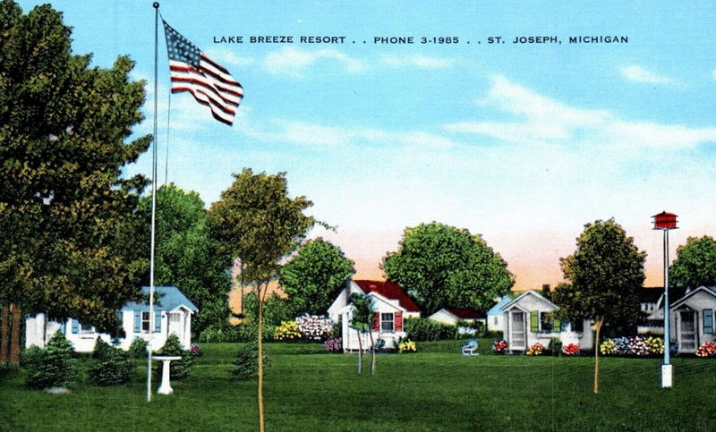Lake Breeze Motel (Lake Breeze Cabins, Lake Breeze Cabin Court) - Vintage Postcard (newer photo)